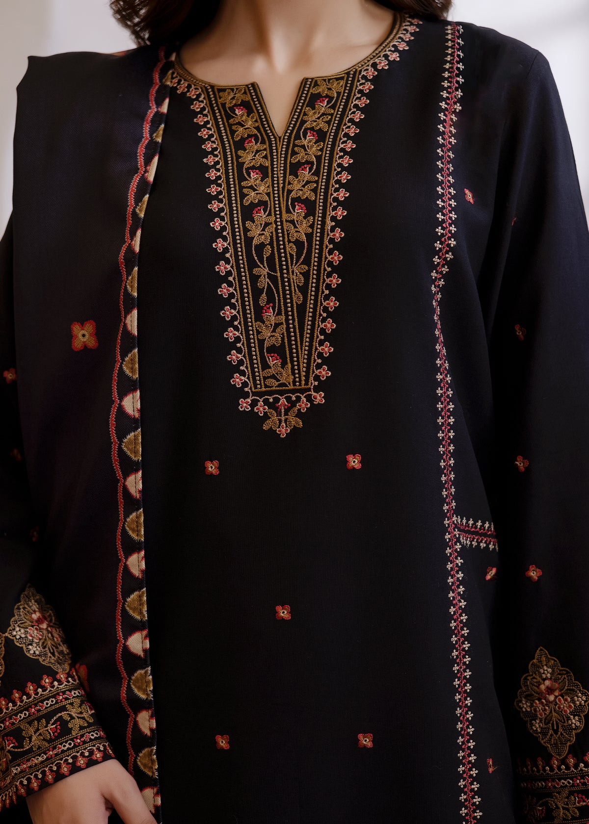 Allure | Embroidered Linen