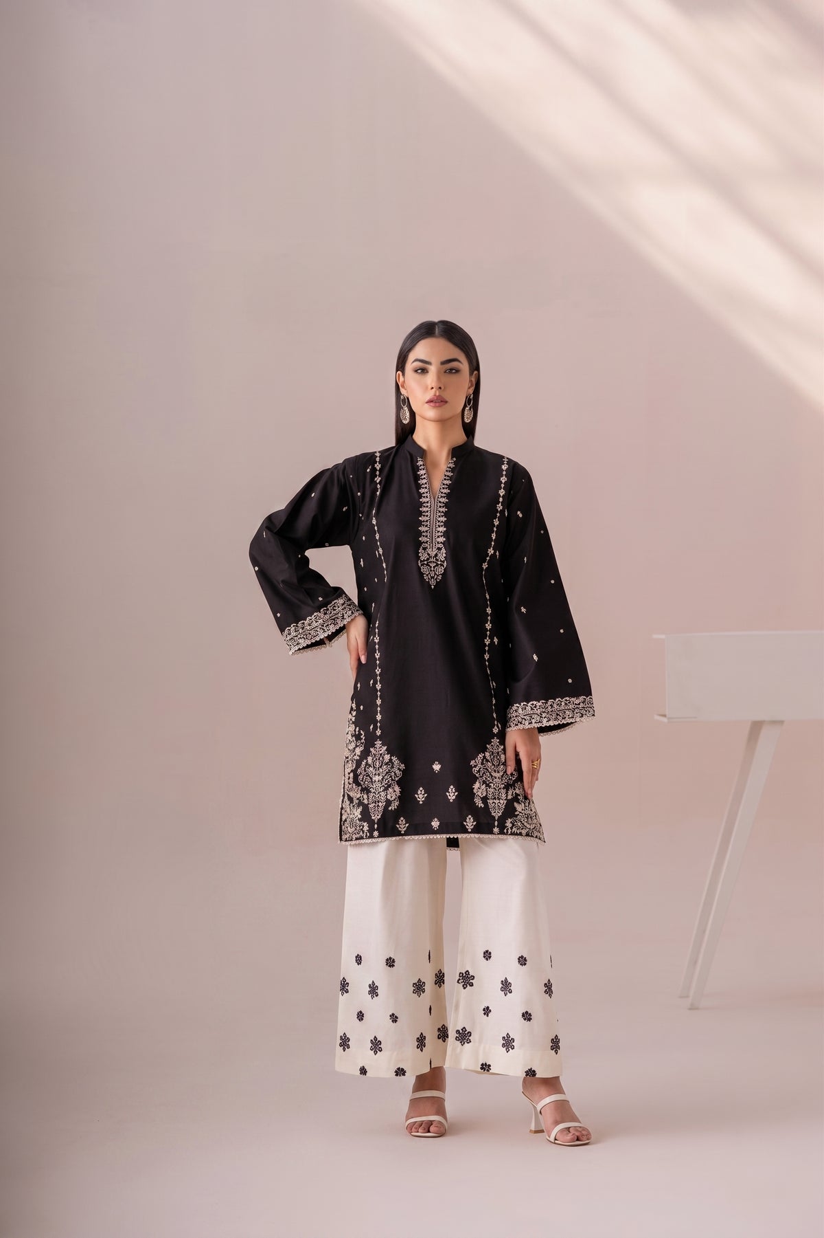2Pc Embroidered Cotton Lawn 02