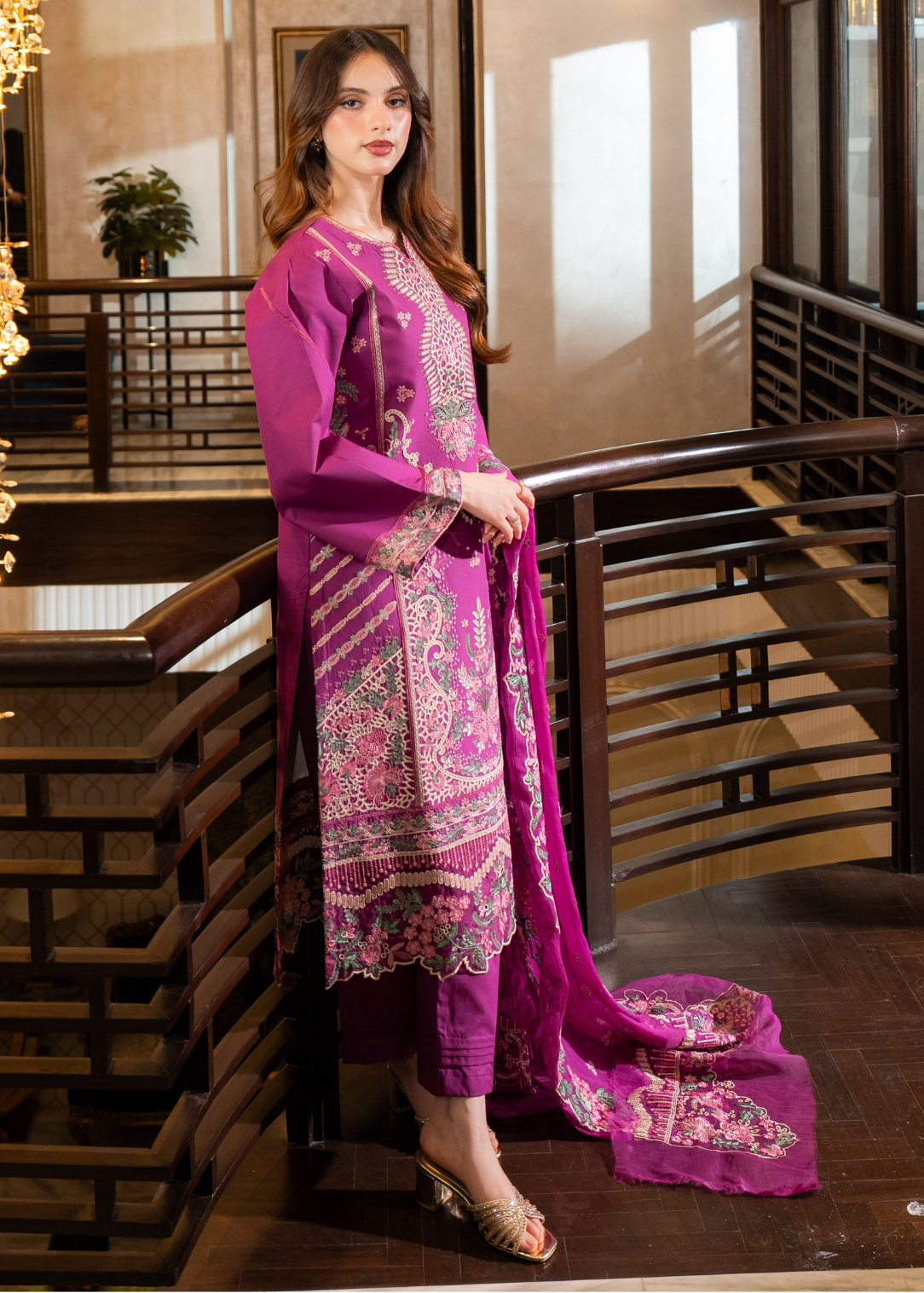 AVENOR - Embroidered Lawn