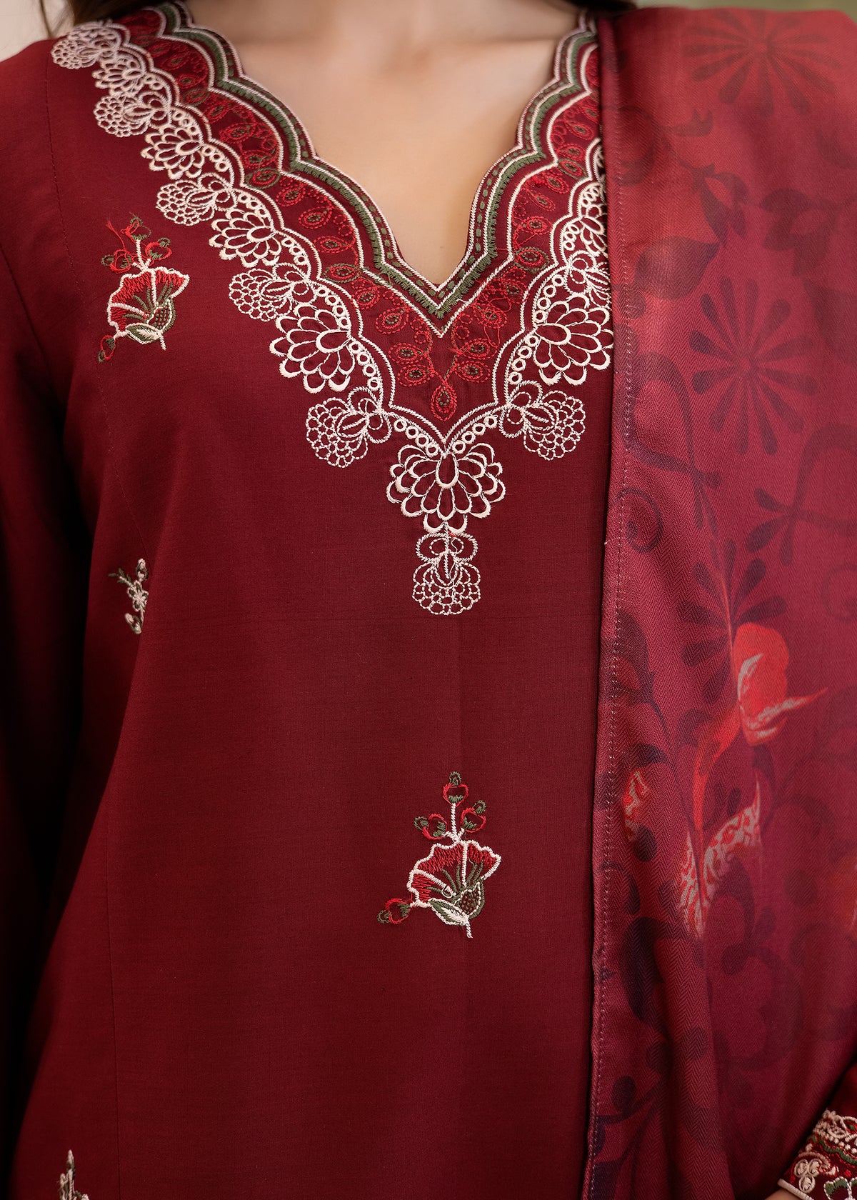Bellez | Embroidered Linen