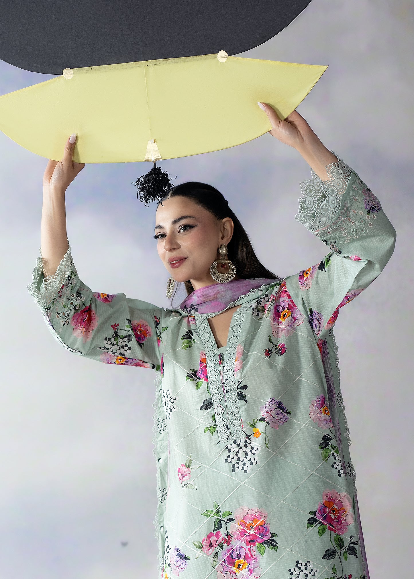 3 Piece - Embroidered Lawn Suit 01