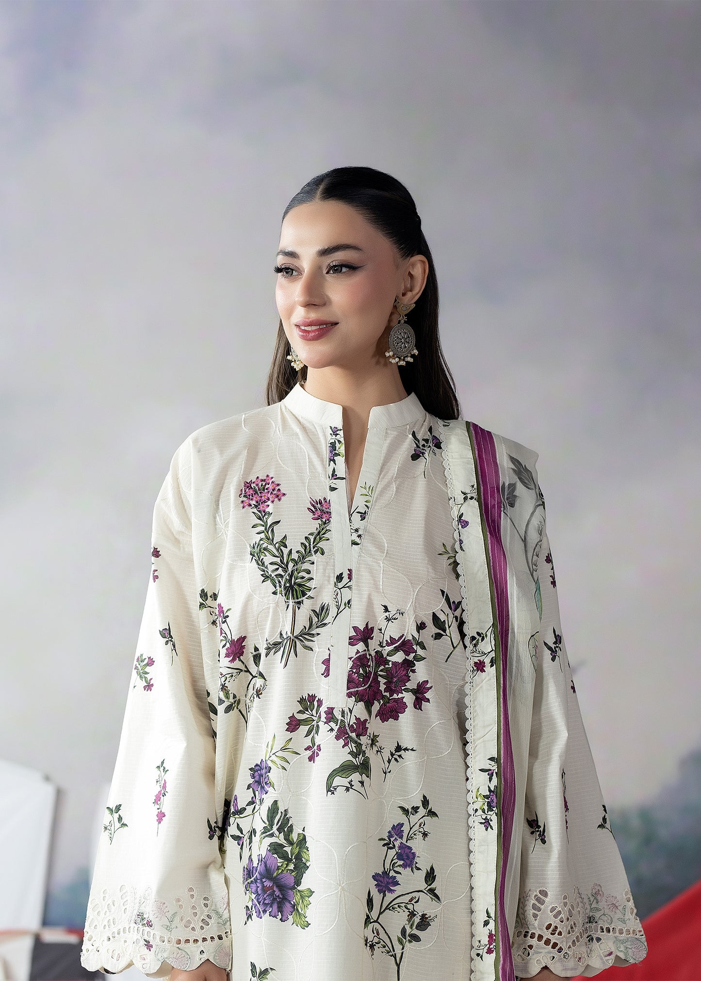 3 Piece - Embroidered Lawn Suit 04