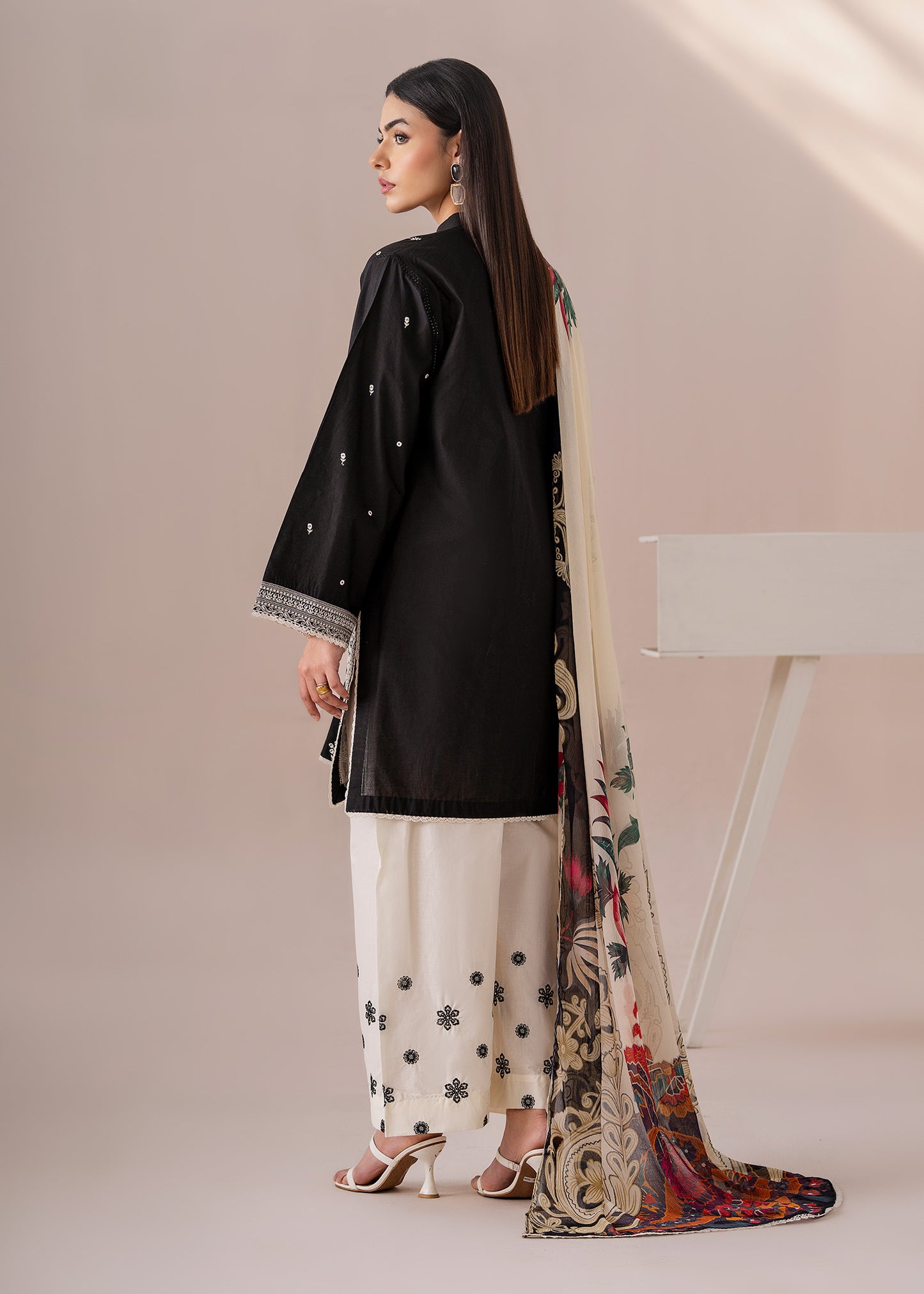 3pc Emb Cotton Lawn 02